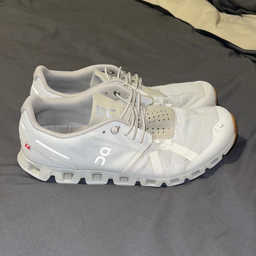 On cloud tennis shoes